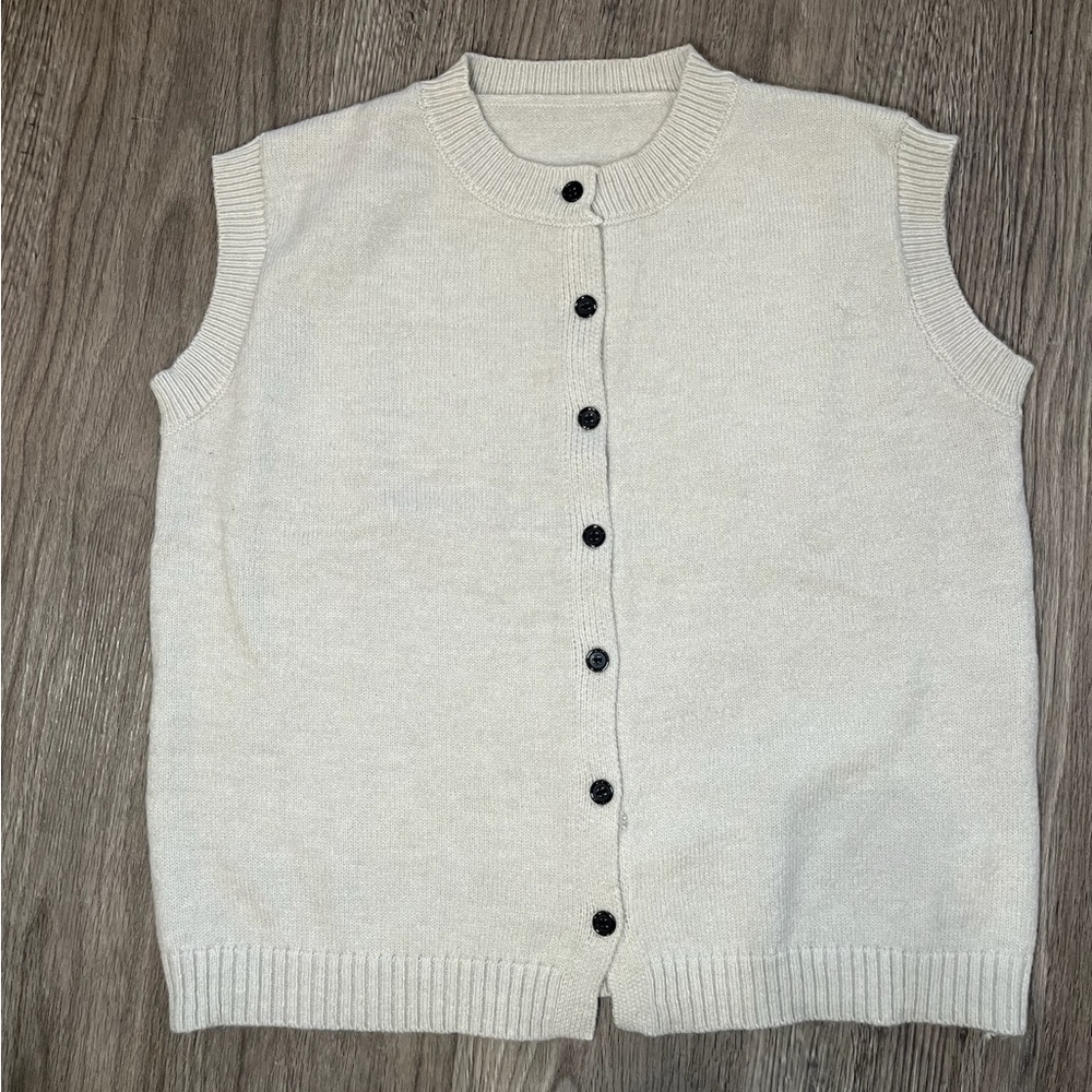 Button up sweater vest. Beige size S